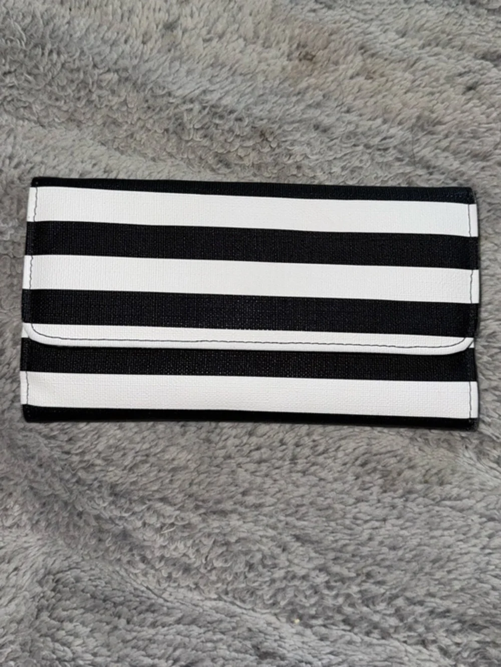 Kut from the Kloth slim striped wallet is made of black and white vegan leather